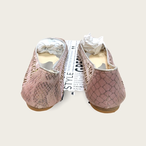 Calvin Klein [8M] Geometric Cut-Out Pink Snakeskin Print Round Toe Flats - Picture 6 of 14